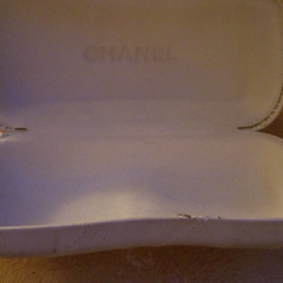 CHANEL case - Picture 2 of 2